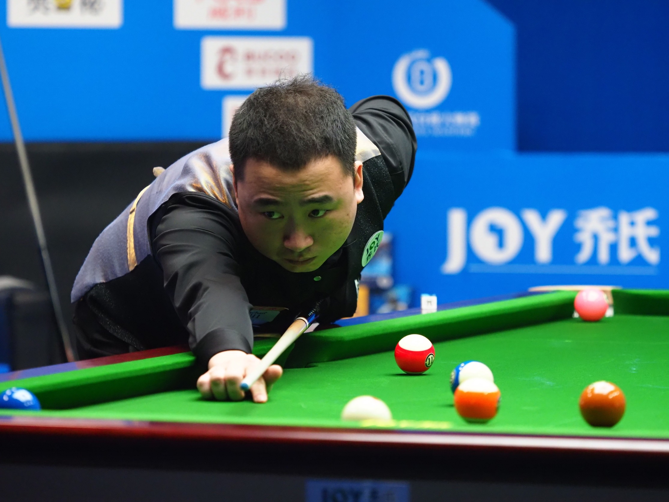 队的中场稳 队的中场稳